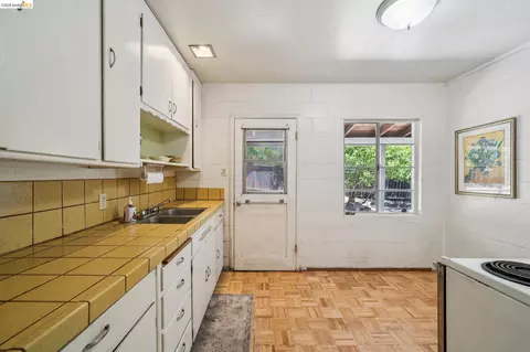 Kitchen - 1810 3rd Ave, Walnut Creek, CA 94597 photo 2 of 2