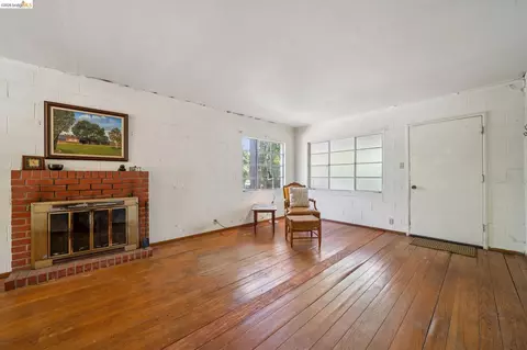 Living - 1810 3rd Ave, Walnut Creek, CA 94597 photo 2 of 2