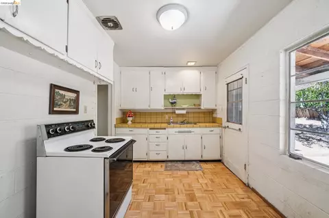 Kitchen - 1810 3rd Ave, Walnut Creek, CA 94597 photo 1 of 2