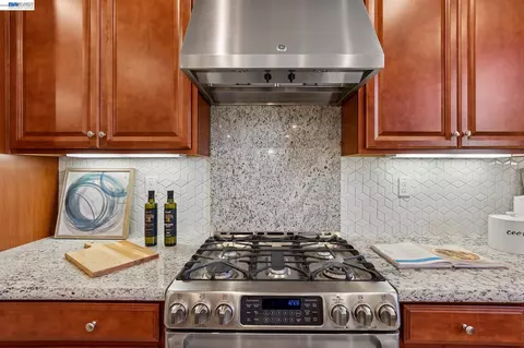 Kitchen - 2836 Stringham Way, Dublin, CA 94568 photo 6 of 8