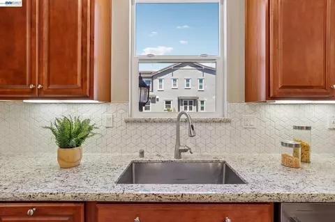 Kitchen - 2836 Stringham Way, Dublin, CA 94568 photo 8 of 8