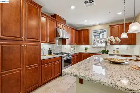 Kitchen - 2836 Stringham Way, Dublin, CA 94568 photo 3 of 8