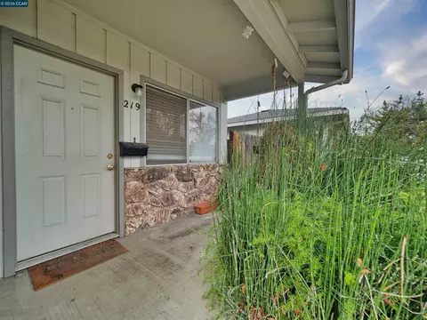 Exterior - 219 Kingston Ln, Modesto, CA 95354 photo 7 of 7