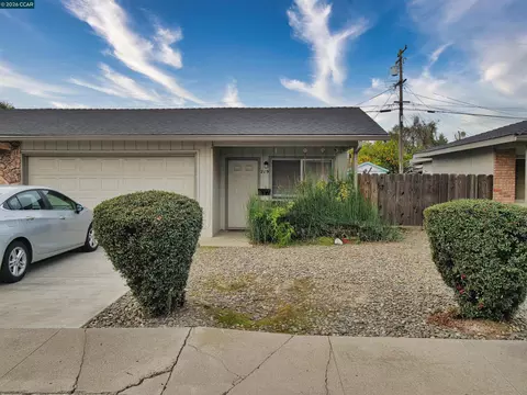 Exterior - 219 Kingston Ln, Modesto, CA 95354 photo 4 of 7