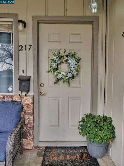 Entry Way - 219 Kingston Ln, Modesto, CA 95354 photo 1 of 1