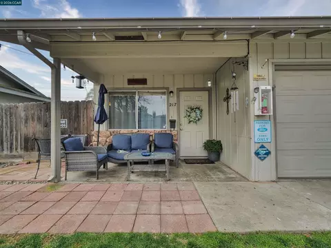 Exterior - 219 Kingston Ln, Modesto, CA 95354 photo 3 of 7