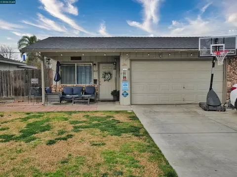 Exterior - 219 Kingston Ln, Modesto, CA 95354 photo 2 of 7