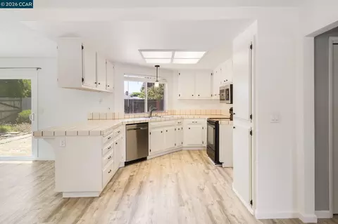 Kitchen - 4975 Silverado Dr, Fairfield, CA 94534 photo 2 of 3