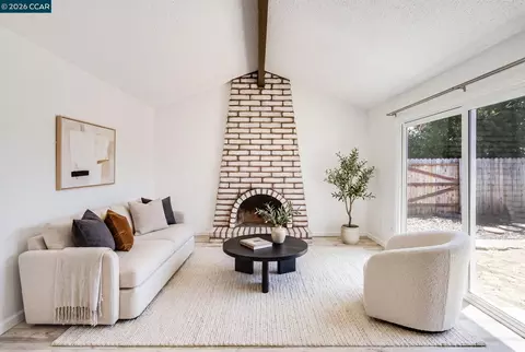 Living - 4975 Silverado Dr, Fairfield, CA 94534 photo 10 of 13