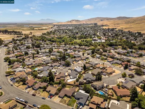View/Area - 4975 Silverado Dr, Fairfield, CA 94534 photo 7 of 11