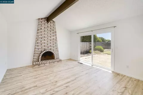 Living - 4975 Silverado Dr, Fairfield, CA 94534 photo 8 of 13