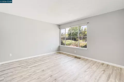 Living - 4975 Silverado Dr, Fairfield, CA 94534 photo 1 of 13