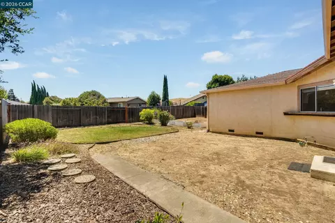 Exterior - 4975 Silverado Dr, Fairfield, CA 94534 photo 3 of 15