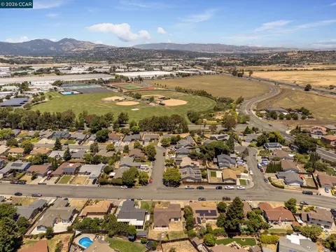 View/Area - 4975 Silverado Dr, Fairfield, CA 94534 photo 9 of 11