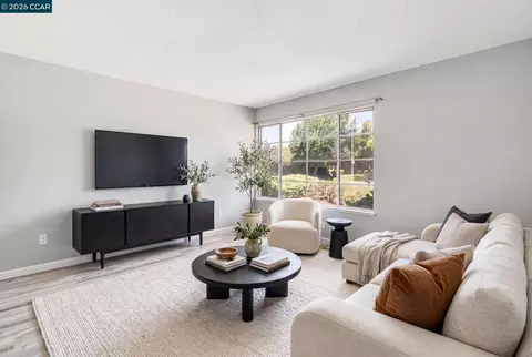 Living - 4975 Silverado Dr, Fairfield, CA 94534 photo 2 of 13