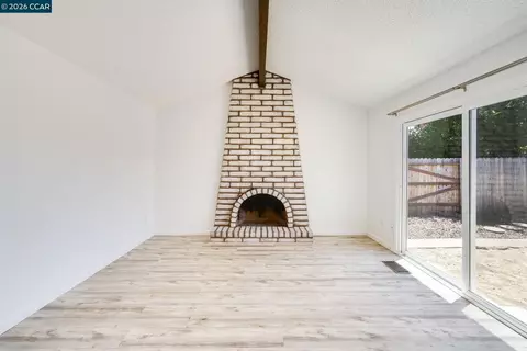 Living - 4975 Silverado Dr, Fairfield, CA 94534 photo 9 of 13