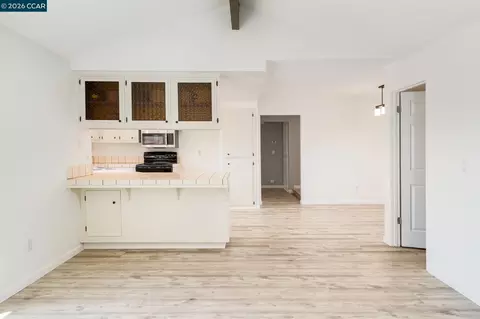 Living - 4975 Silverado Dr, Fairfield, CA 94534 photo 6 of 13