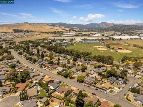 View/Area - 4975 Silverado Dr, Fairfield, CA 94534 photo 10 of 11