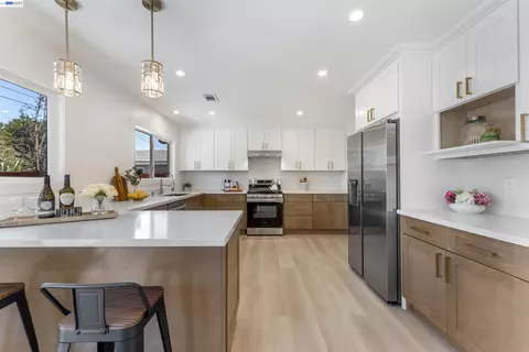 Kitchen - 7832 Gardella Dr, Dublin, CA 94568 photo 4 of 5