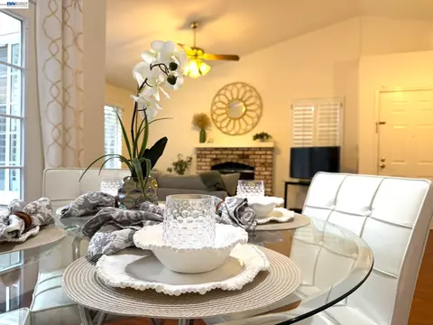 Dining - 11651 Rolling Hills Pl, Dublin, CA 94568 photo 2 of 2