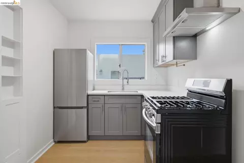 Kitchen - 2600 Sacramento St, Berkeley, CA 94702 photo 3 of 4