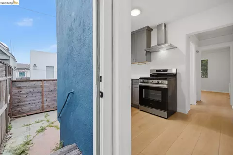 Entry Way - 2600 Sacramento St, Berkeley, CA 94702 photo 2 of 2