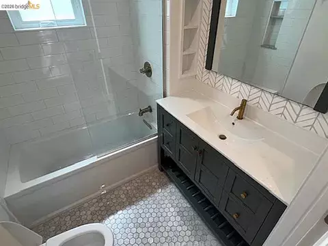 Bath - 2600 Sacramento St, Berkeley, CA 94702 photo 6 of 6