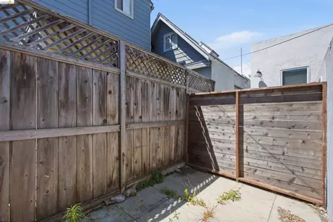 Exterior - 2600 Sacramento St, Berkeley, CA 94702 photo 5 of 11