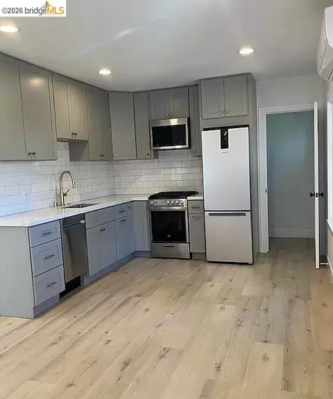 Kitchen - 2600 Sacramento St, Berkeley, CA 94702 photo 4 of 4