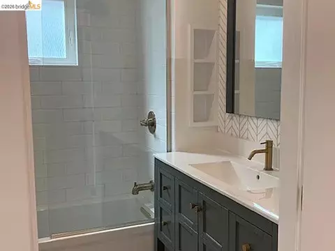 Bath - 2600 Sacramento St, Berkeley, CA 94702 photo 5 of 6