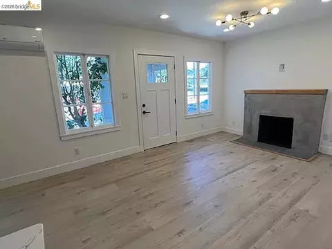 Living - 2600 Sacramento St, Berkeley, CA 94702 photo 7 of 7