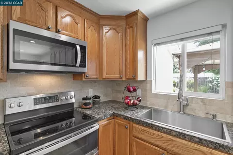 Kitchen - 2674 E Olivera Rd, Concord, CA 94519 photo 4 of 7