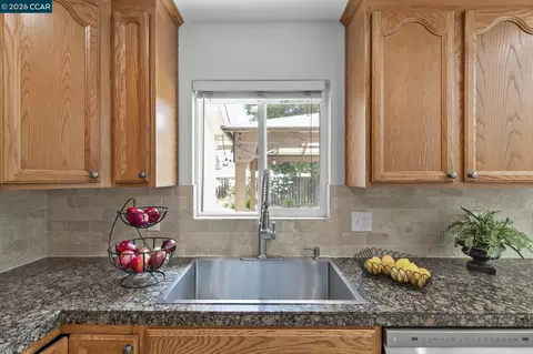 Kitchen - 2674 E Olivera Rd, Concord, CA 94519 photo 5 of 7