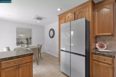 Kitchen - 2674 E Olivera Rd, Concord, CA 94519 photo 6 of 7