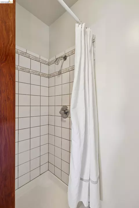 Bath - 2421 9th St, Berkeley, CA 94710 photo 2 of 6