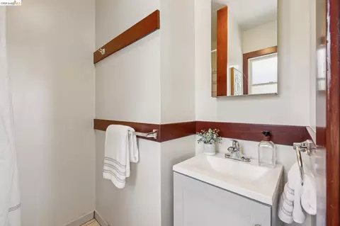 Bath - 2421 9th St, Berkeley, CA 94710 photo 1 of 6