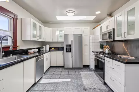 Kitchen - 2421 9th St, Berkeley, CA 94710 photo 2 of 5