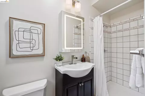Bath - 2421 9th St, Berkeley, CA 94710 photo 3 of 6