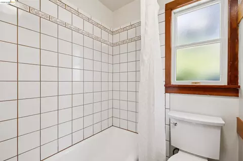 Bath - 2421 9th St, Berkeley, CA 94710 photo 6 of 6