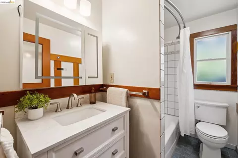 Bath - 2421 9th St, Berkeley, CA 94710 photo 5 of 6