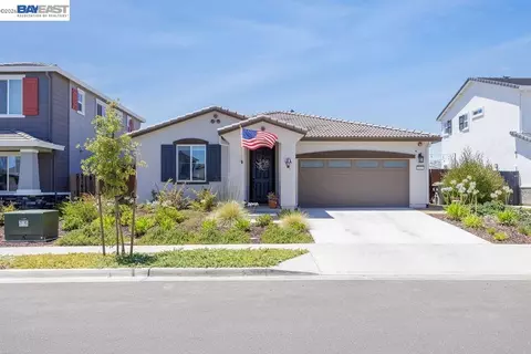 1012 Ramos Dr, Winters, CA 95694 photo 1
