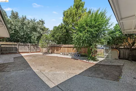 Exterior - 4150 Brookside Dr, Pittsburg, CA 94565 photo 5 of 8