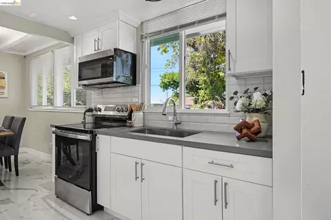 Kitchen - 4150 Brookside Dr, Pittsburg, CA 94565 photo 2 of 4