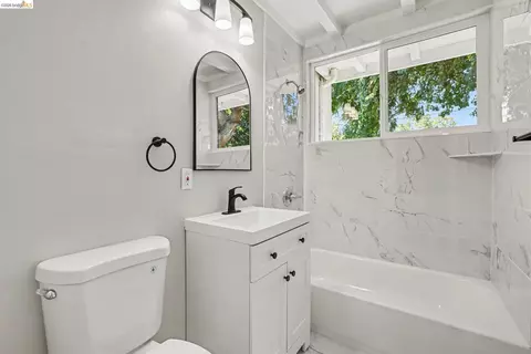 Bath - 4150 Brookside Dr, Pittsburg, CA 94565 photo 2 of 3
