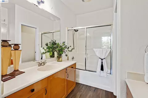 Bath - 341 Imagination Pl, Milpitas, CA 95035 photo 3 of 4