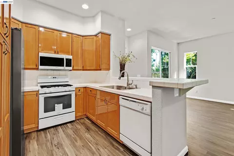 Kitchen - 341 Imagination Pl, Milpitas, CA 95035 photo 2 of 2