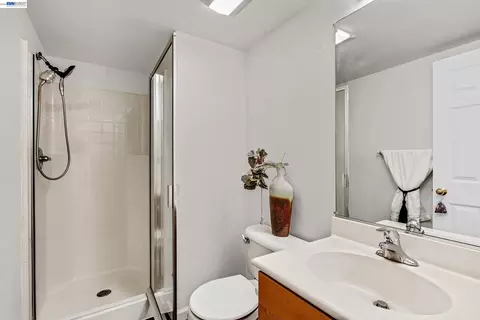 Bath - 341 Imagination Pl, Milpitas, CA 95035 photo 2 of 4