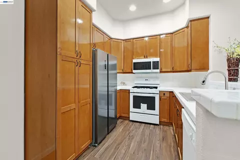 Kitchen - 341 Imagination Pl, Milpitas, CA 95035 photo 1 of 2