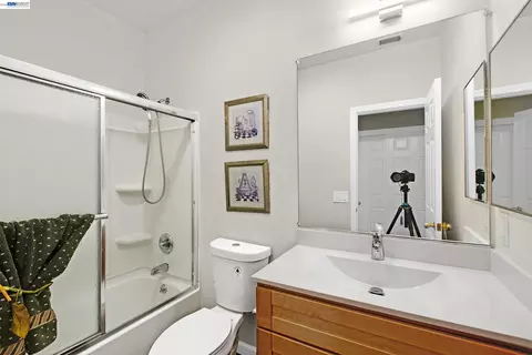 Bath - 341 Imagination Pl, Milpitas, CA 95035 photo 4 of 4