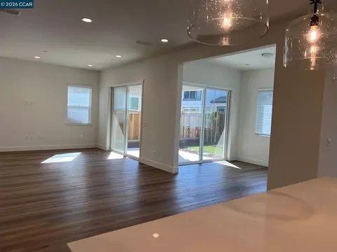 Living - 16127 Purdy Ct, Lathrop, CA 95330 photo 2 of 5